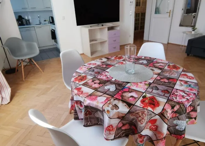 Cozy Near Schoenbrunn 17 Apartment *