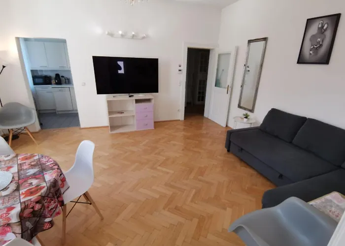 Cozy Near Schoenbrunn 17